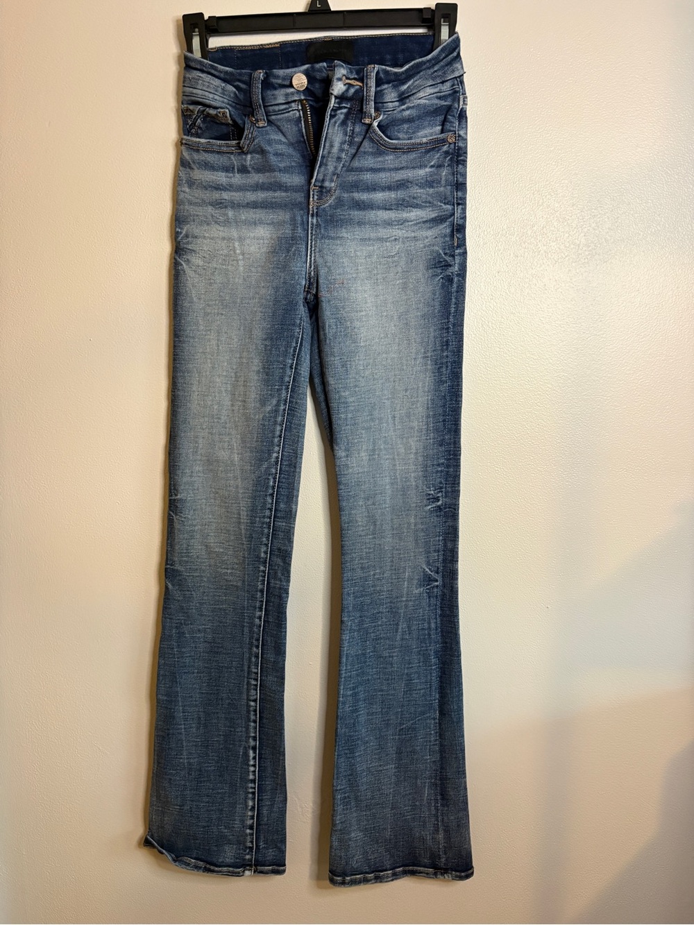 Buckle Women's Light-Mid Blue Bootcut Jeans